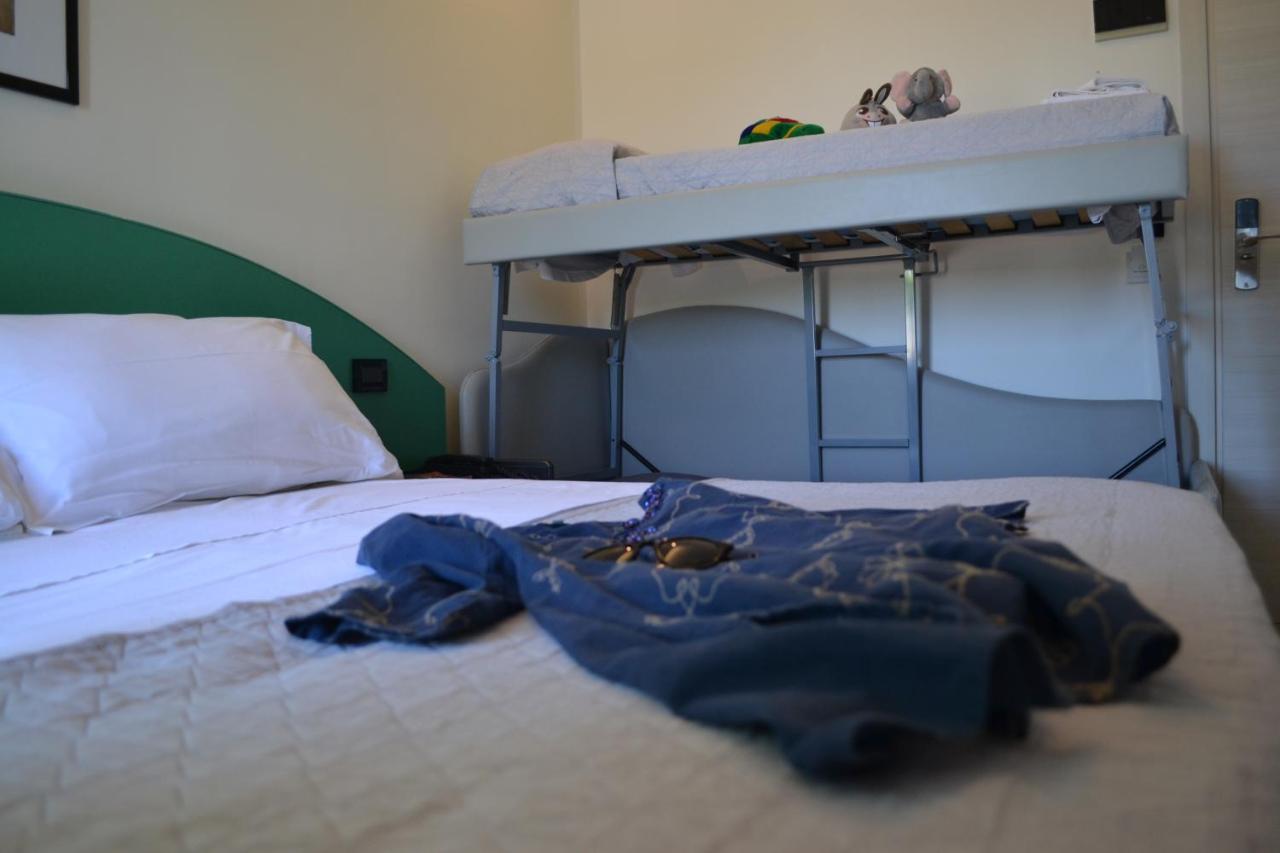רימיני Hotel Tre Stelle מראה חיצוני תמונה