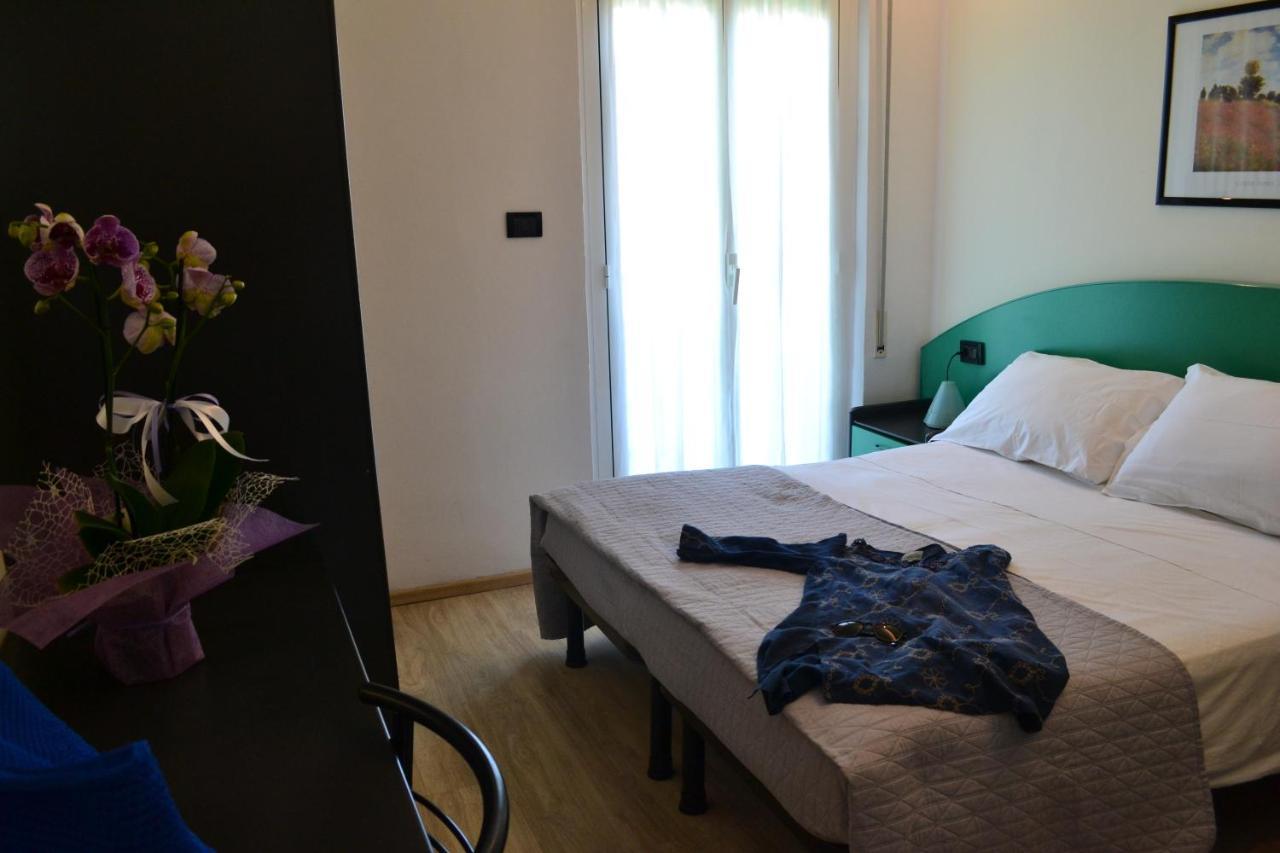 רימיני Hotel Tre Stelle מראה חיצוני תמונה