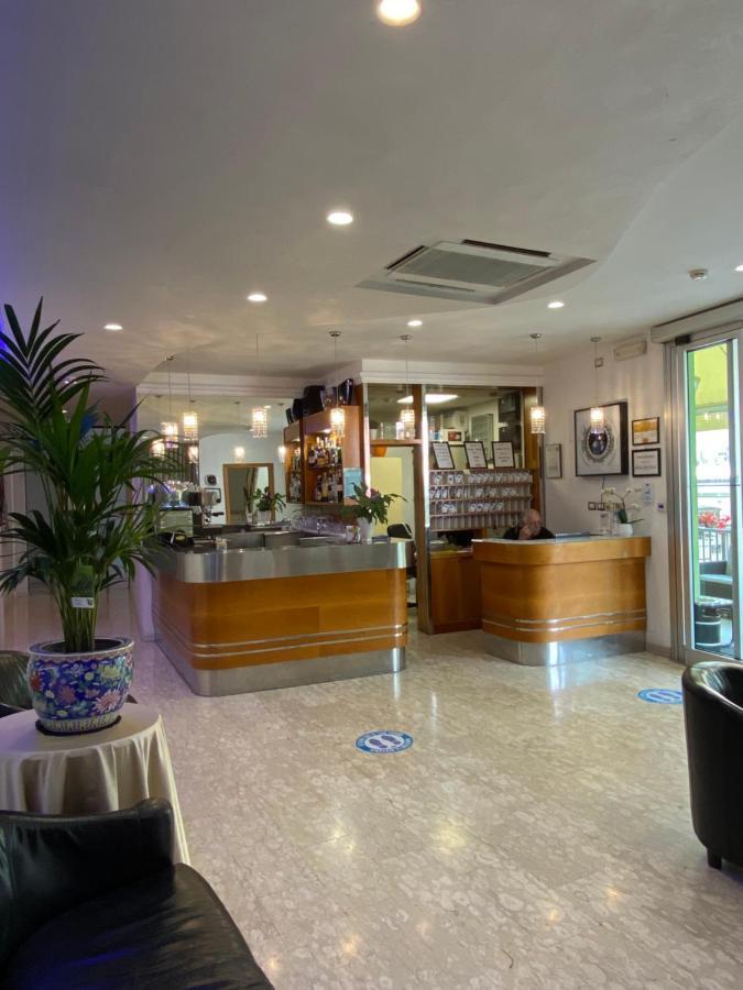 רימיני Hotel Tre Stelle מראה חיצוני תמונה